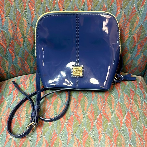Dooney & Bourke Crossbody Bag. - Picture 1 of 8